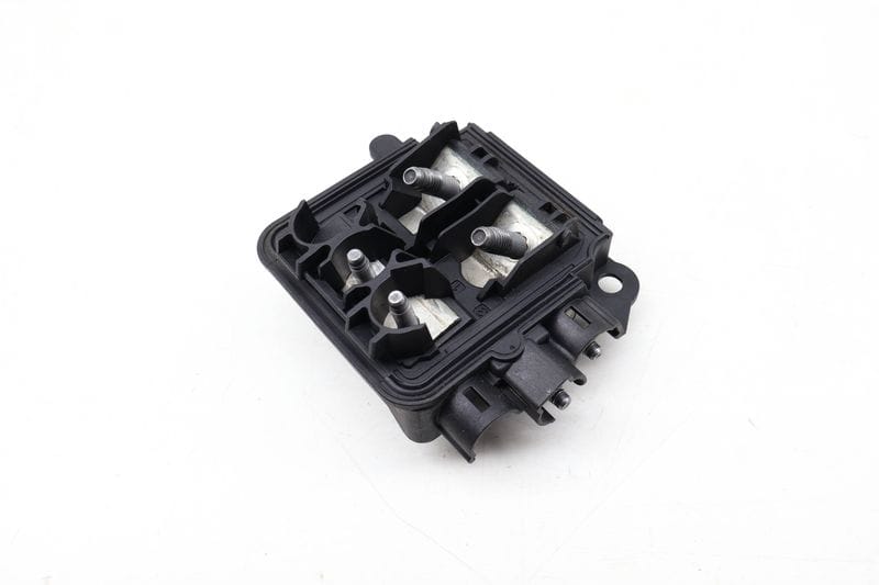 Positive (+) Battery Cable Terminal Connector 2055451400 — Used (SKU 644353)