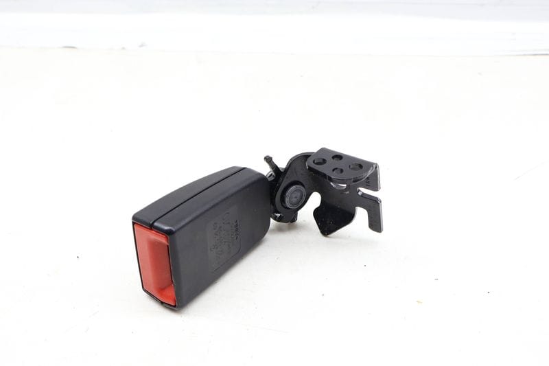 Seat Belt Buckle / Receiver (DOUBLE) 2058600669 — Used (SKU 678003)