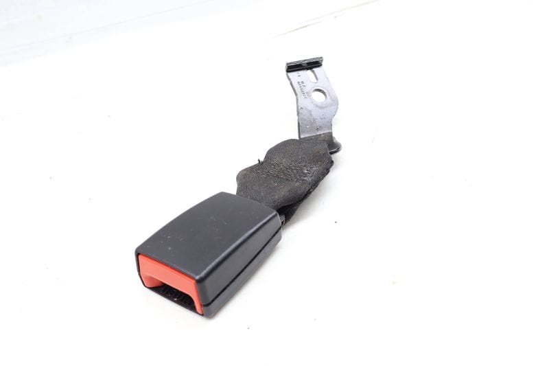Seat Belt Buckle / Receiver (DOUBLE) 2058600669 — Used (SKU 678004)