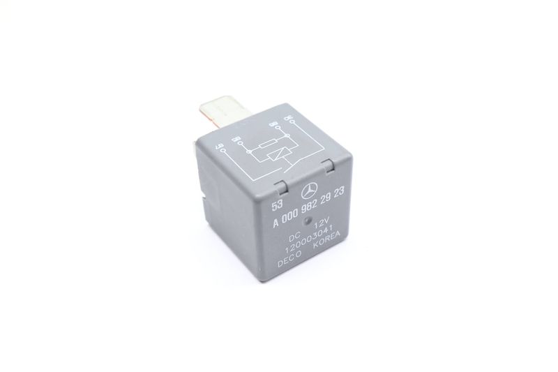 Relay 0009822923 — Used (SKU 644245)