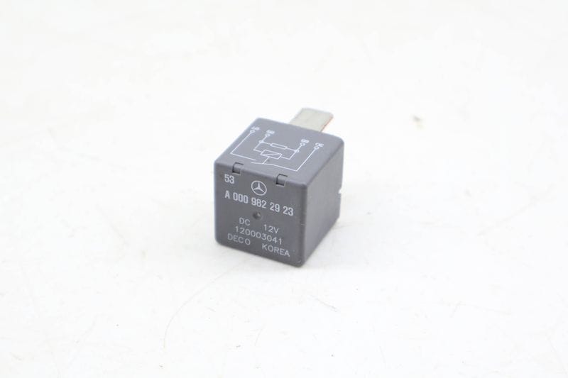 Relay 0009822923 — Used (SKU 678274)