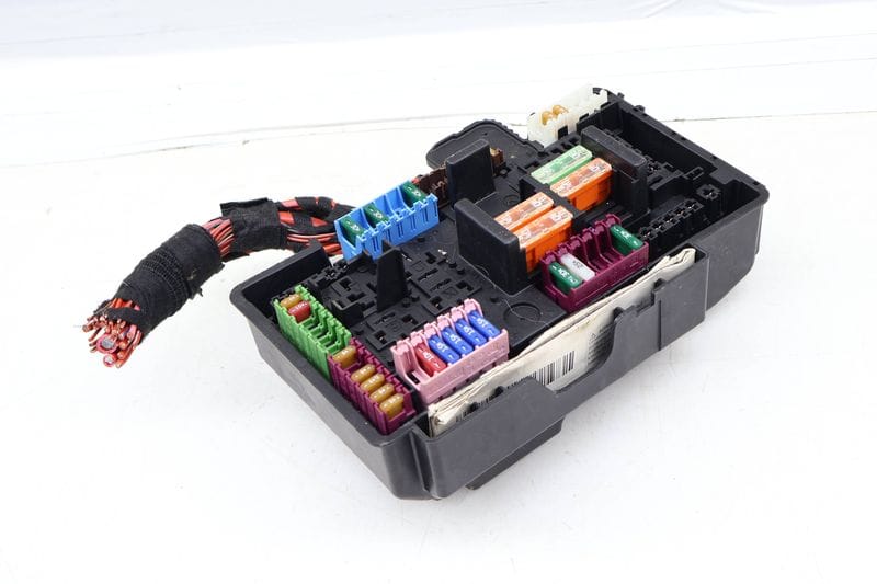 Relay / Fuse Box 2225402250 — Used (SKU 677895)