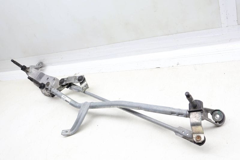 Windshield Wiper Transmission Bracket 2538205500 — Used (SKU 678080)