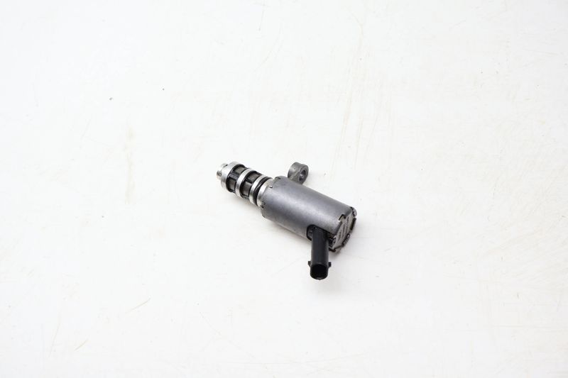 Engine Oil Pump Solenoid Valve 06M115393D — Used (SKU 697016)