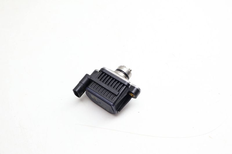 Engine Timing Solenoid Valve 06M906048F — Used (SKU 697029)