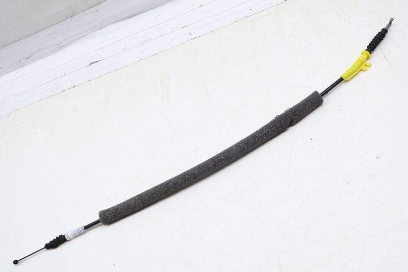 Exterior Door Handle Bowden Cable 95B837017 — Used (SKU 697305)
