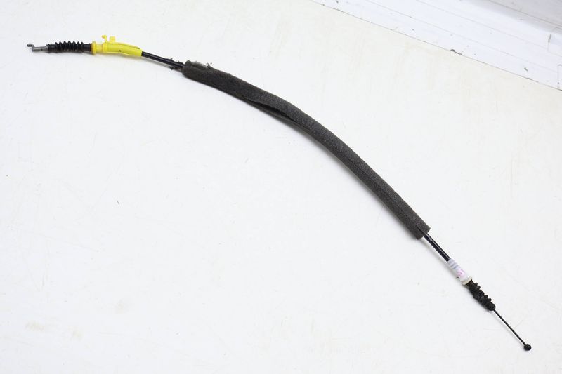 Exterior Door Handle Bowden Cable 95B837017 — Used (SKU 697306)