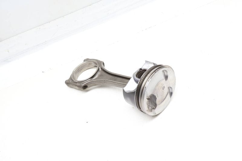 Piston w/ Connecting Rod 0P2107065 — Used (SKU 697737)