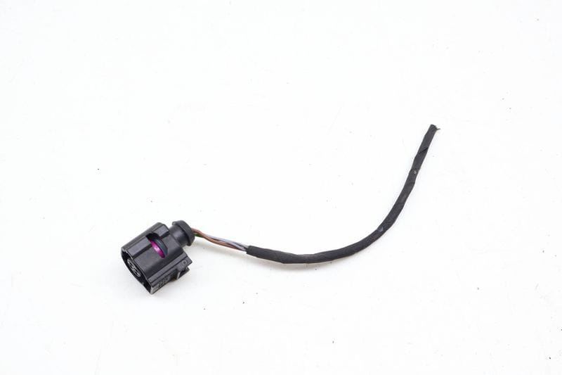 Tail Light Wiring Connector / Pigtail — Used (SKU 697451)