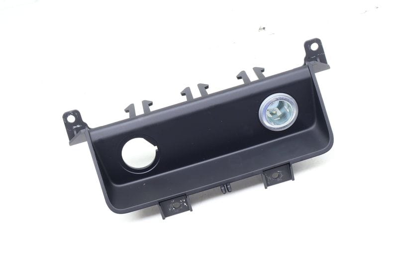 Console  12V Power Outlet w/ Trim 9Y0863351A — Used (SKU 697268)