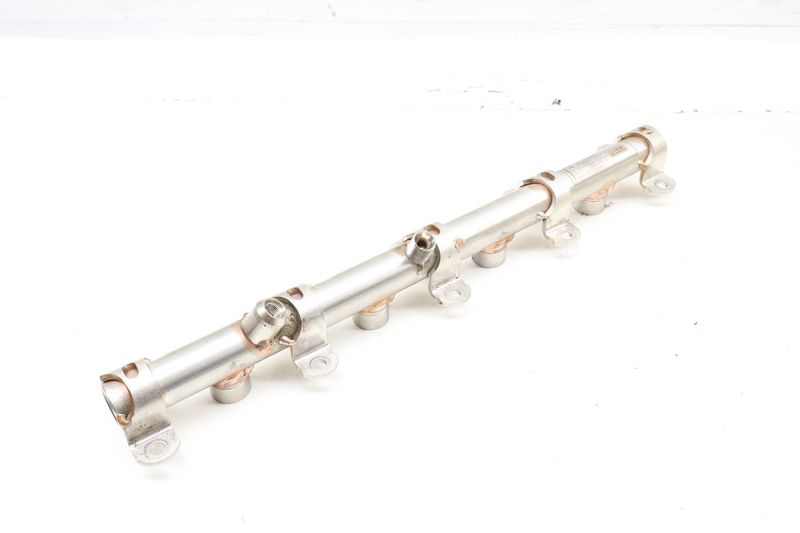 Fuel Rail 0P2133316A — Used (SKU 697443)