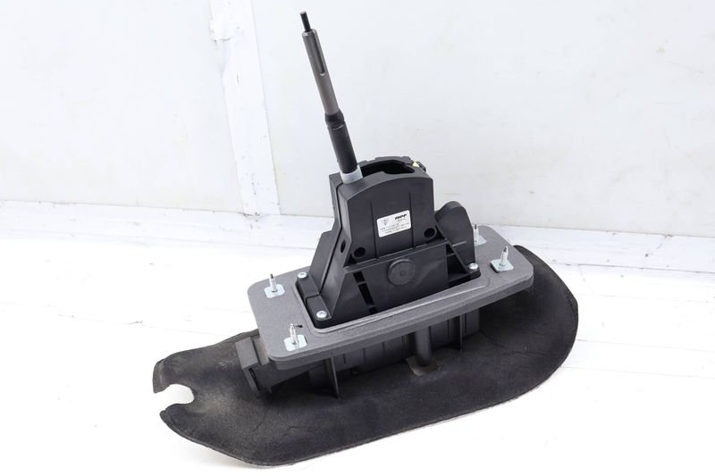 Automatic Shift / Shifter Assembly 95B713041D — Used (SKU 733482)