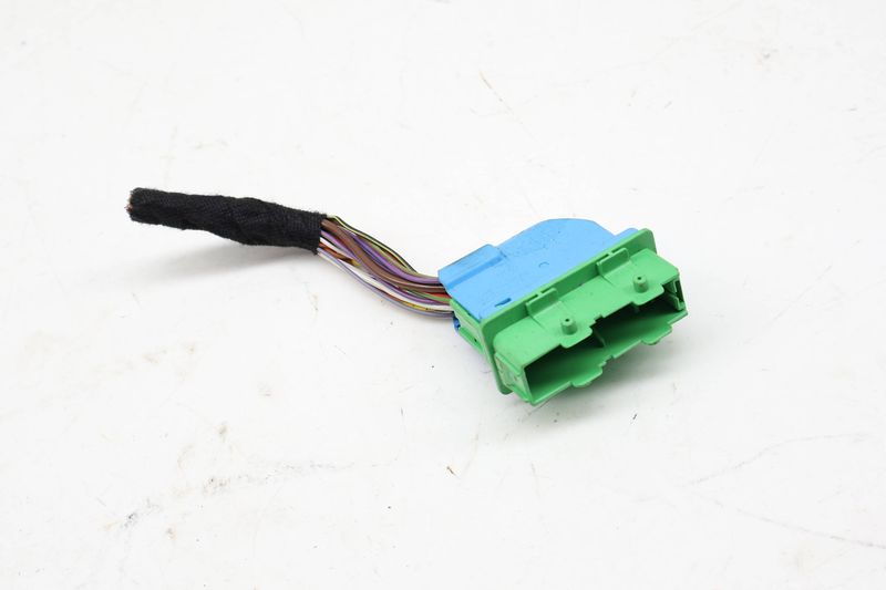 Door Wiring Harness Connector / Pigtail 8W0972701 — Used (SKU 733613)