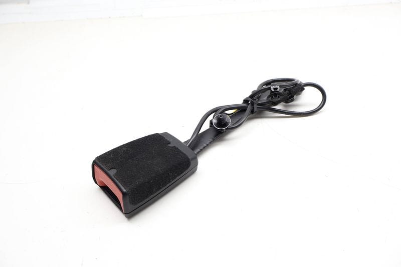 Seat Belt Buckle / Receiver 7P0857755 — Used (SKU 733330)