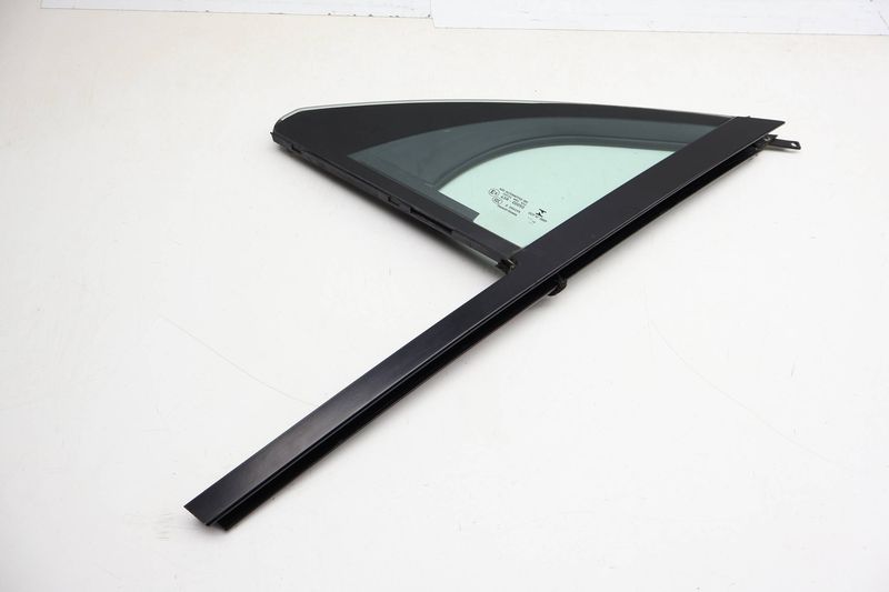 Side Door Window Glass 95B845113E — Used (SKU 733673)