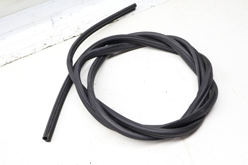 Inner Sun Roof Seal / Weather Stripping 95B877439 — Used (SKU 733559)