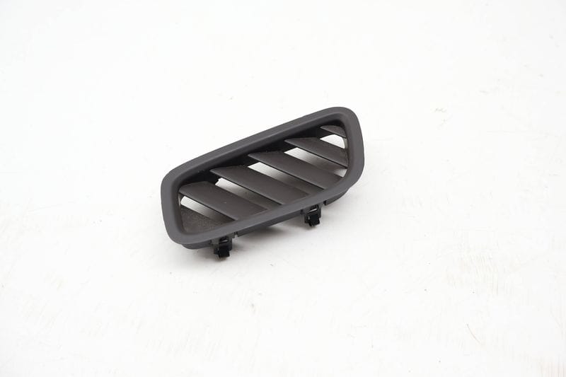 Upper Defrost Air Vent 95B819705A — Used (SKU 733290)