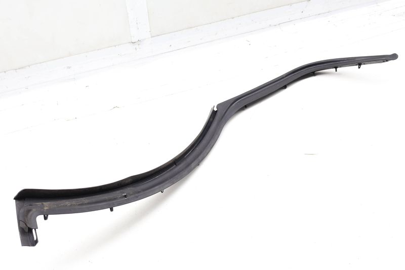 Outer Door Seal / Weather Stripping 95B839761B — Used (SKU 733485)