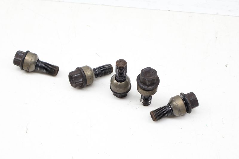 Wheel / Lug Bolt Set (5) WHT006978 — Used (SKU 733459)