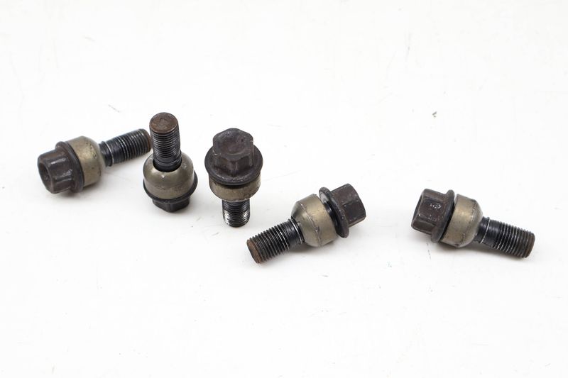Wheel / Lug Bolt Set (5) WHT006978 — Used (SKU 733460)