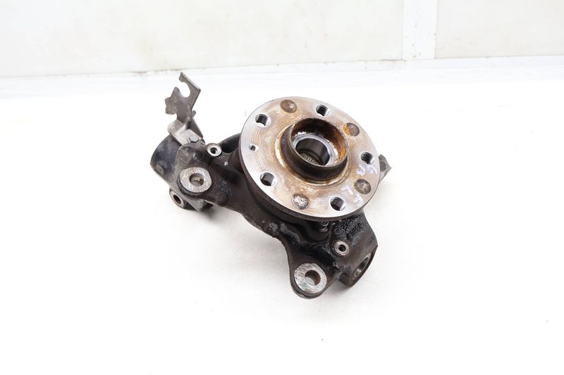 Spindle Knuckle w/ Wheel Bearing 3QF407255E — Used (SKU 651014)