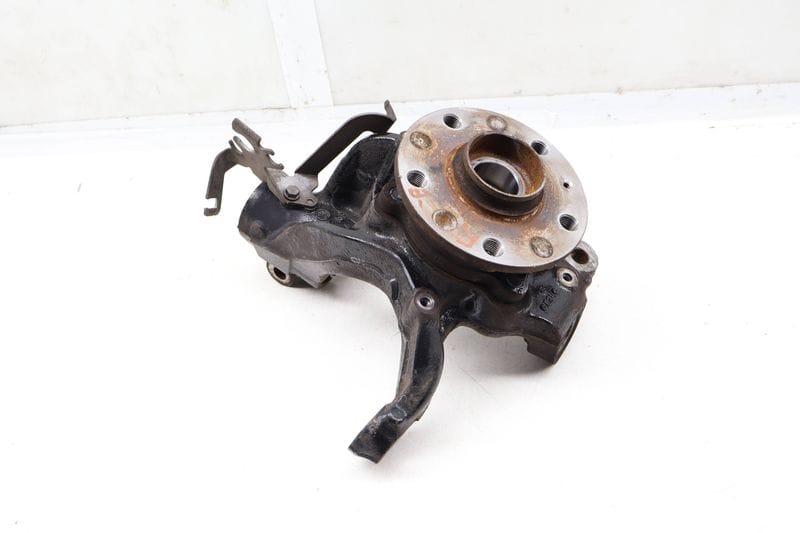 Spindle Knuckle w/ Wheel Bearing 3QF407256E — Used (SKU 651015)