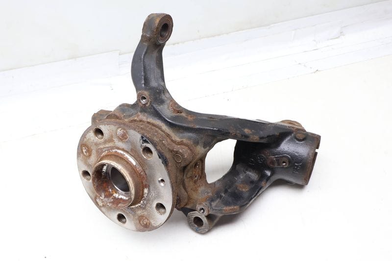 Spindle Knuckle w/ Wheel Bearing 3QF407256E — Used (SKU 687026)