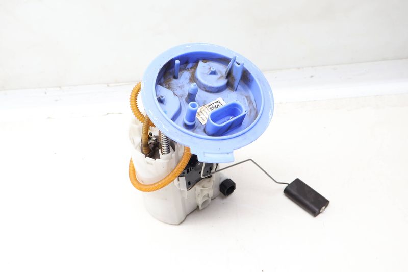 Fuel Pump Assembly 3QF919051E — Used (SKU 643726)