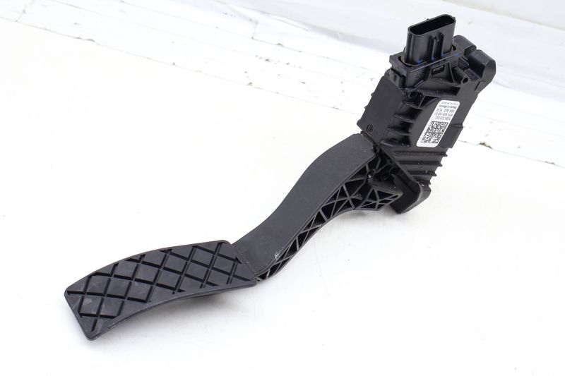 Gas Pedal / Accelerator Module 5QN723503 — Used (SKU 686873)