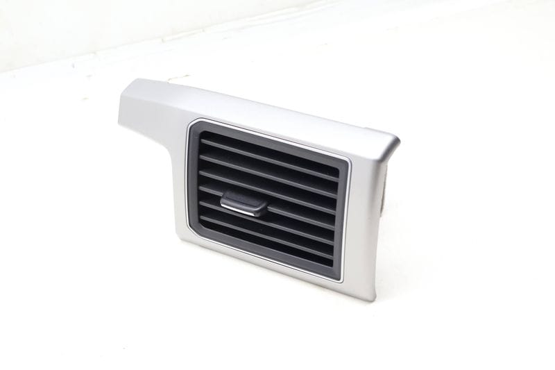 Dash Air Vent W/ Trim 3CN858415F — Used (SKU 643515)