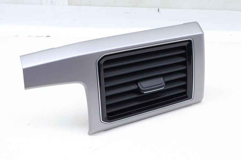 Dash Air Vent w/ Trim 3CN858415G — Used (SKU 629156)