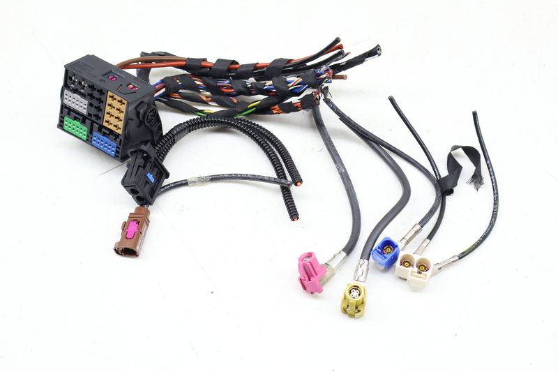 Radio / Bluetooth / SD / CD Control Unit Wiring Connector Set — Used (SKU 686906)