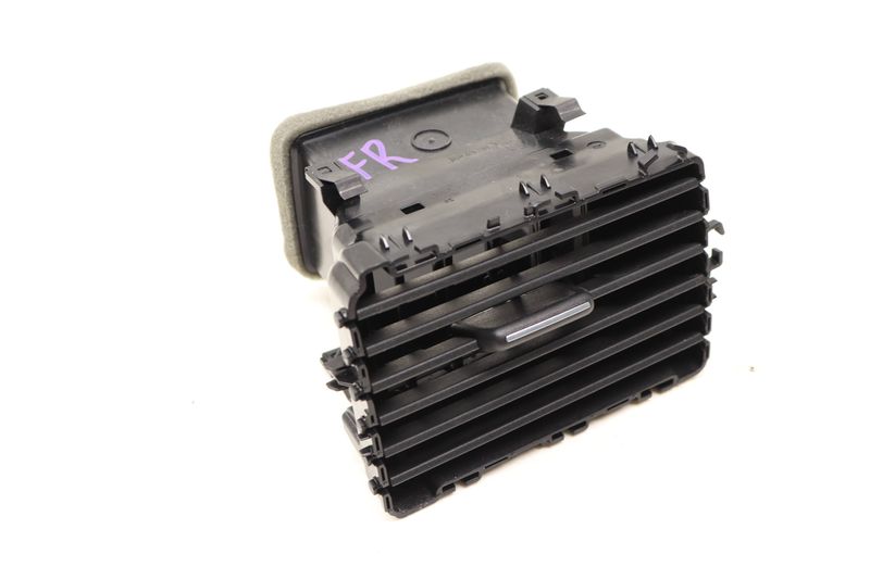 Dash Air Vent 3CN819704 — Used (SKU 512369)