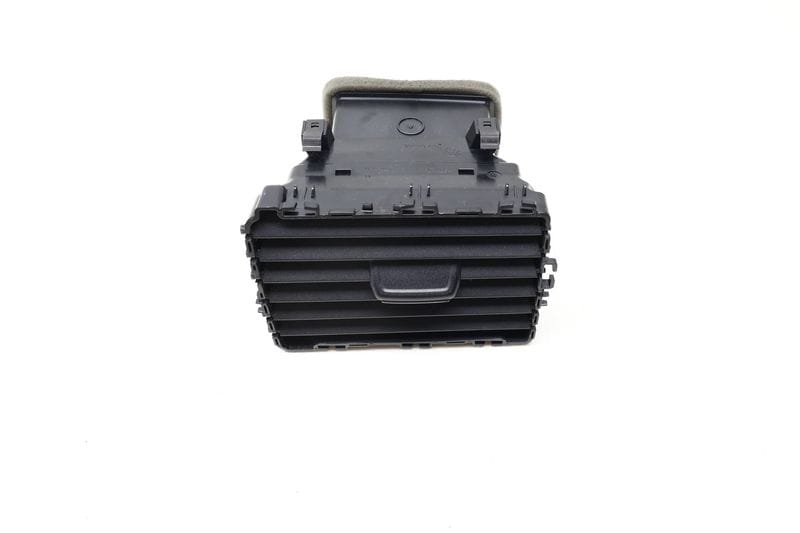 Dash Air Vent 3CN819704 — Used (SKU 643516)