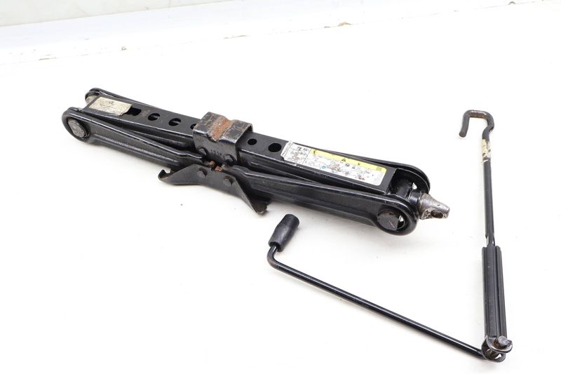 Scissor Jack 3QF011031A — Used (SKU 643717)