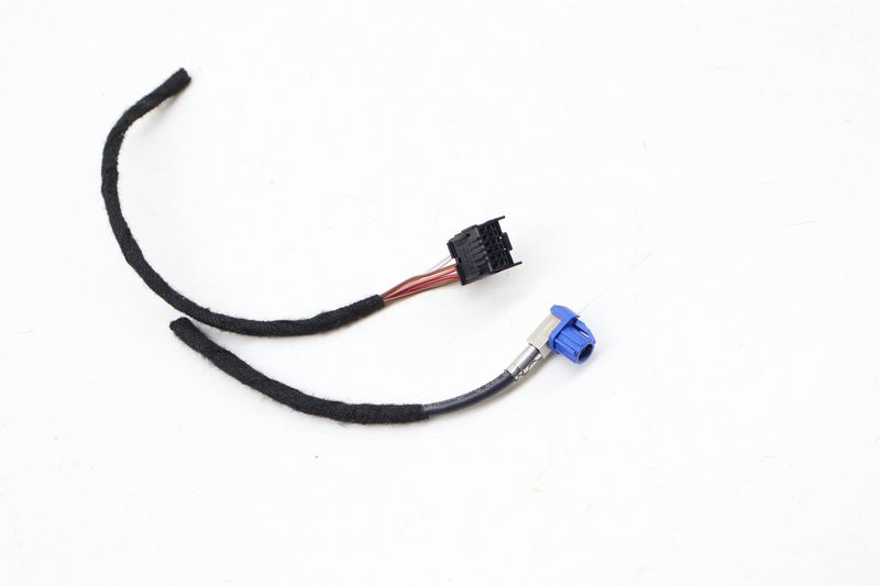 Touchscreen Radio / Stereo Wiring Connector / Pigtail — Used (SKU 629118)