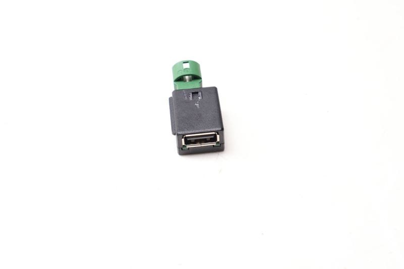 USB Port / Connector 5Q0035726 — Used (SKU 643418)