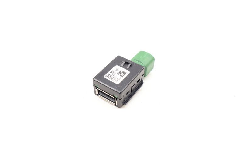 USB Port / Connector 5Q0035726 — Used (SKU 686651)