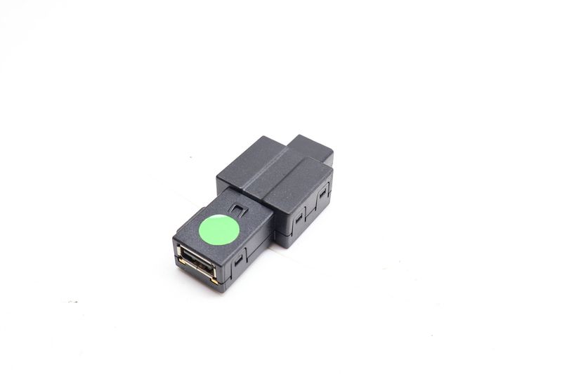 Center Console USB Port / Connector 5U0035726 — Used (SKU 694705)