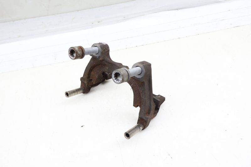 Brake Caliper Carrier Bracket 5G0615425 — Used (SKU 694915)