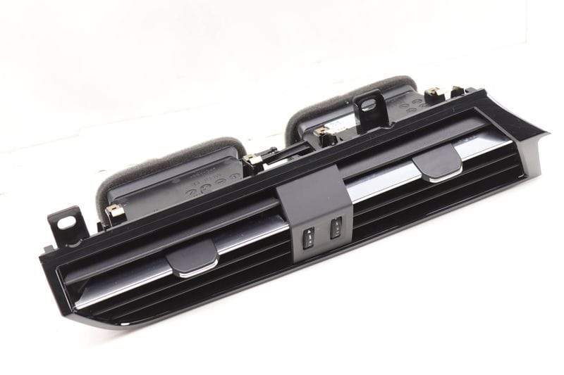 Center Dash Air Vent 83B820903 — Used (SKU 590630)