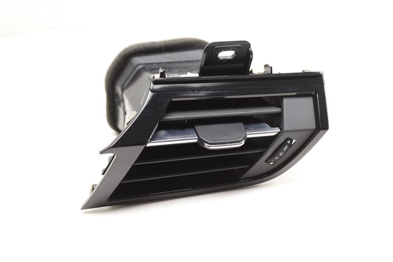 Dash Air Vent 83B820901 — Used (SKU 590628)