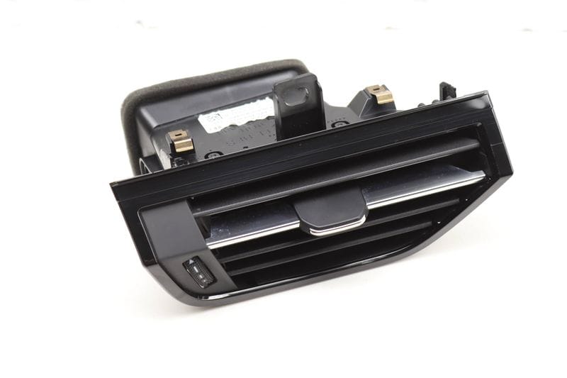 Dash Air Vent 83B820902 — Used (SKU 590629)
