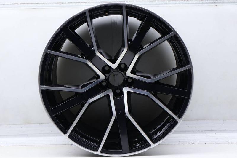 22" Inch Alloy Rim / Wheel 4M8601025Q — Used (SKU 722560)