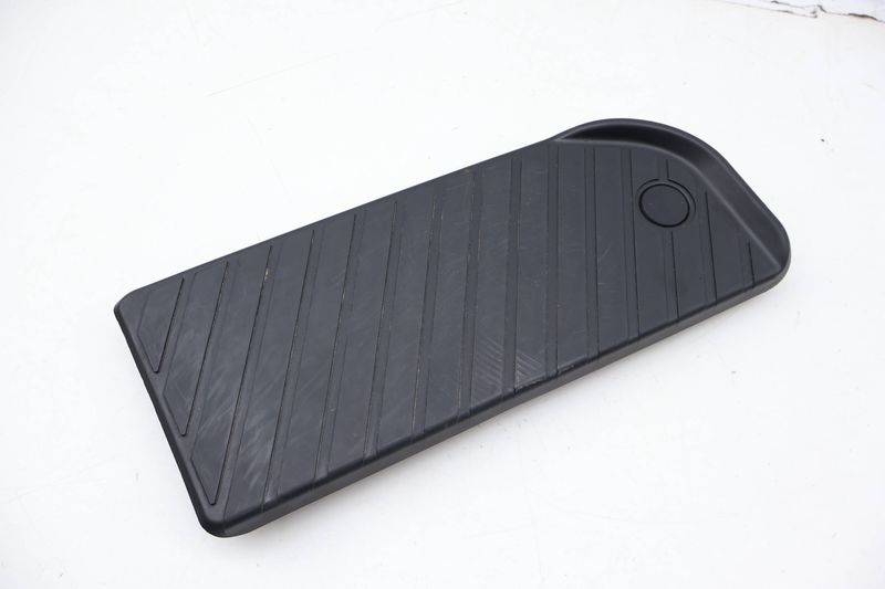 Dead Pedal / Foot Rest Cover 4M1864777A — Used (SKU 722468)