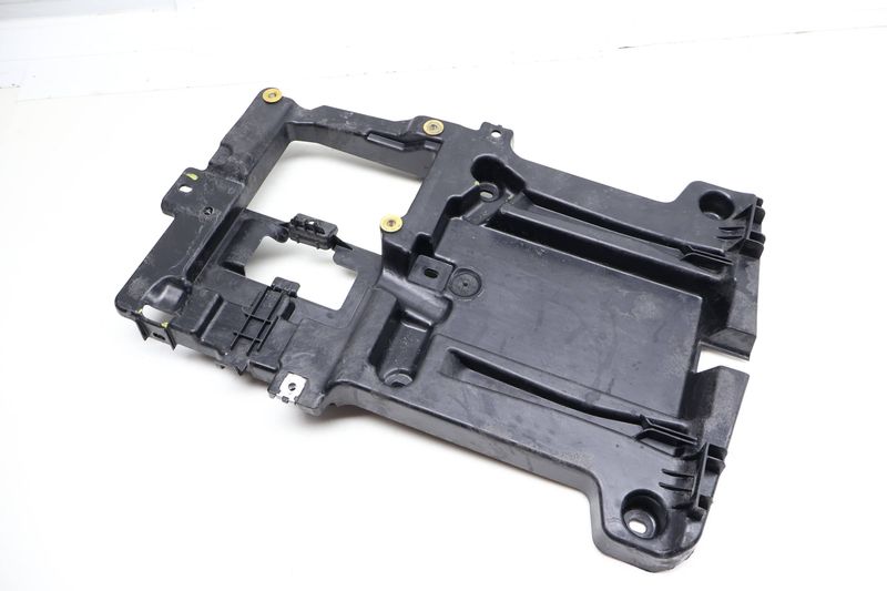 Center Console Mount Bracket 4M8863531B — Used (SKU 722385)