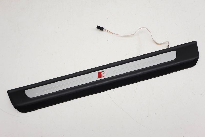 Illuminated Door Sill / Scuff Plate (S) 4M8947405A — Used (SKU 722142)