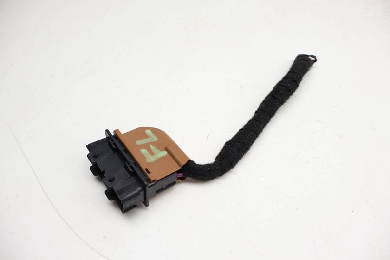 Door Wiring Harness Connector / Pigtail (19-PIN) 8R0972701 — Used (SKU 722447)