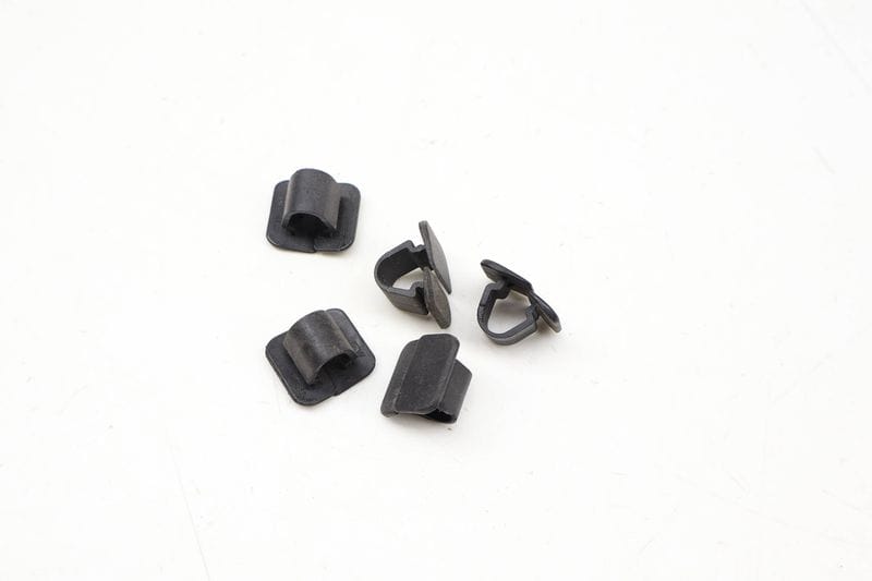 Hood Insulation / Sound Blanket Clip Set (5) 8E0863727A — Used (SKU 721995)