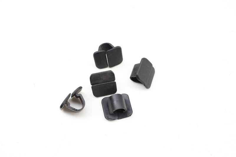 Hood Insulation / Sound Blanket Clip Set (5) 8E0863727A — Used (SKU 721996)